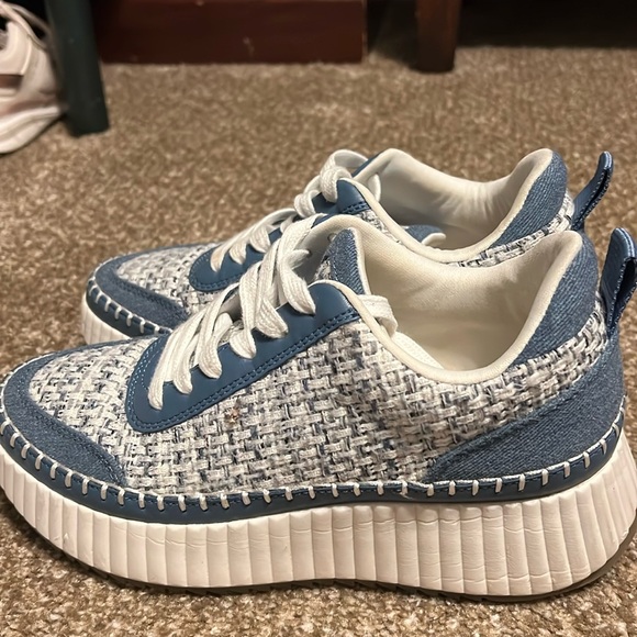 Universal Thread Sneakers - Picture 7 of 8